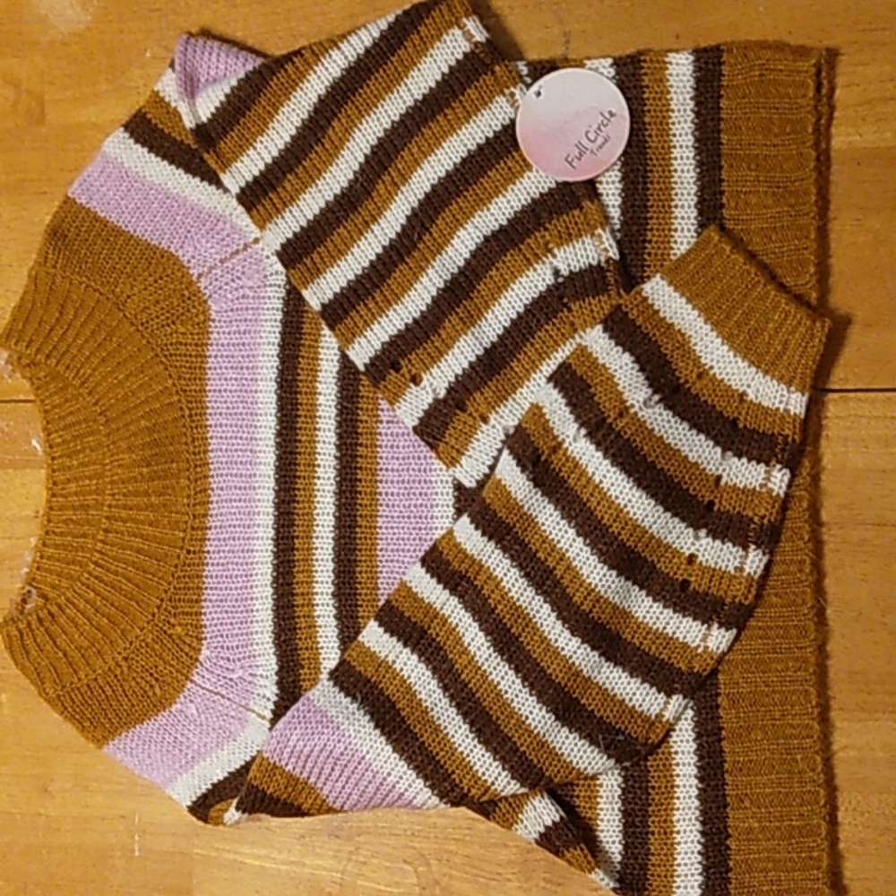 NWT Full Circle Trends Sweater Size M